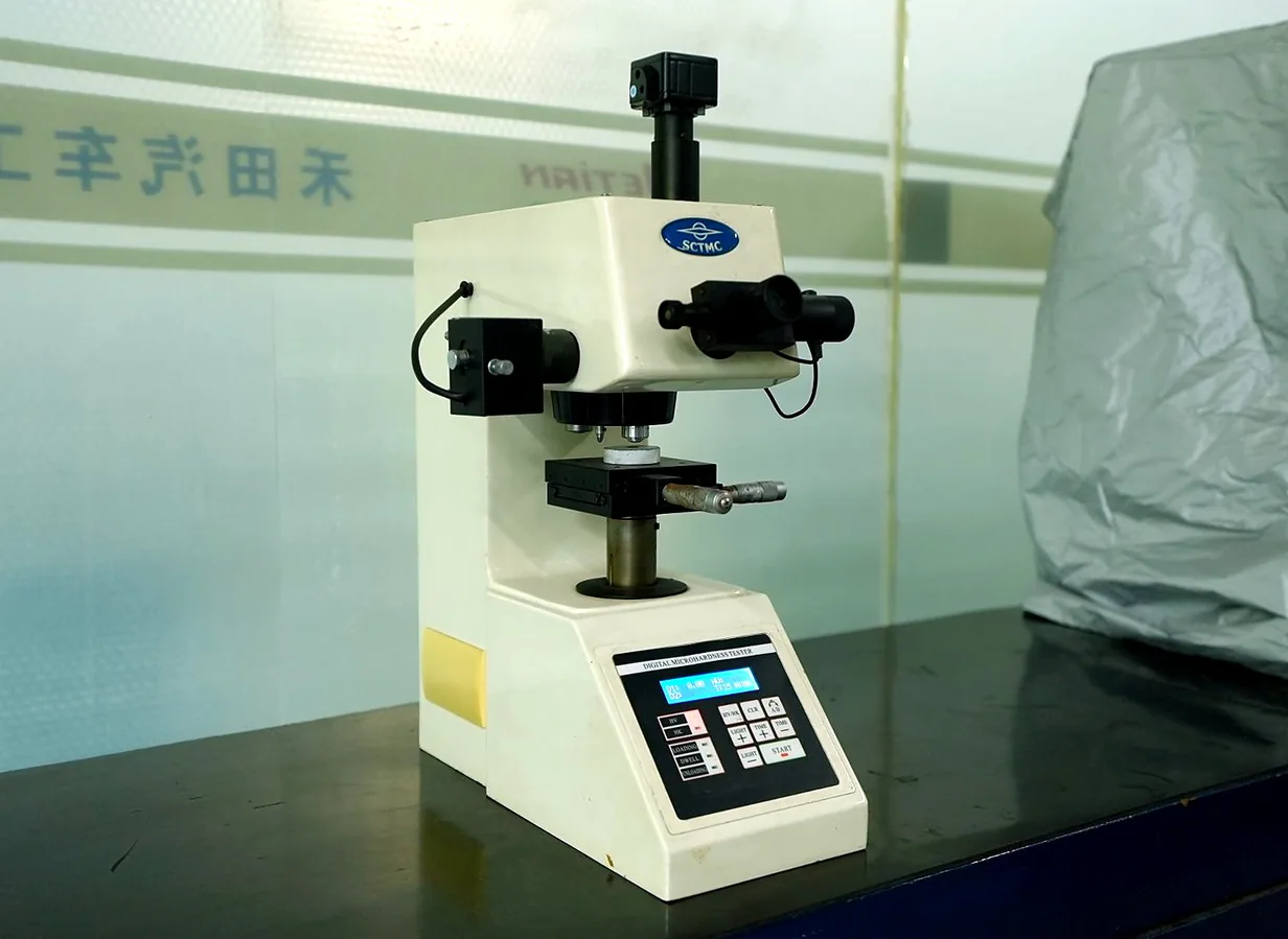 Micro Vickers hardness tester DHV-1000Z in the materials laboratory