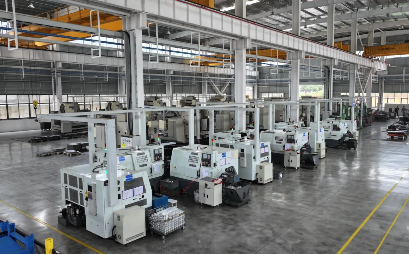 Mold machining equipment in the Hetian mold workshop