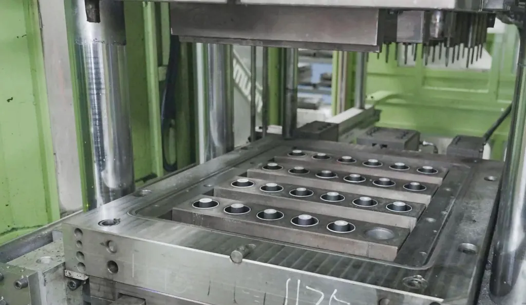 Rubber vulcanization press with bushing molds at the Hetian Wuhu plant